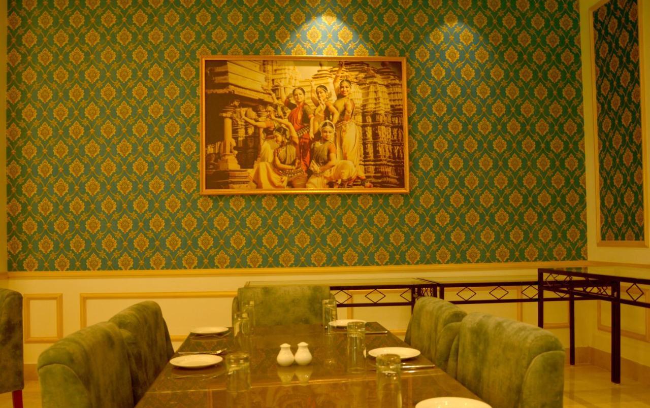 Hotel Chandela Khajuraho Luaran gambar