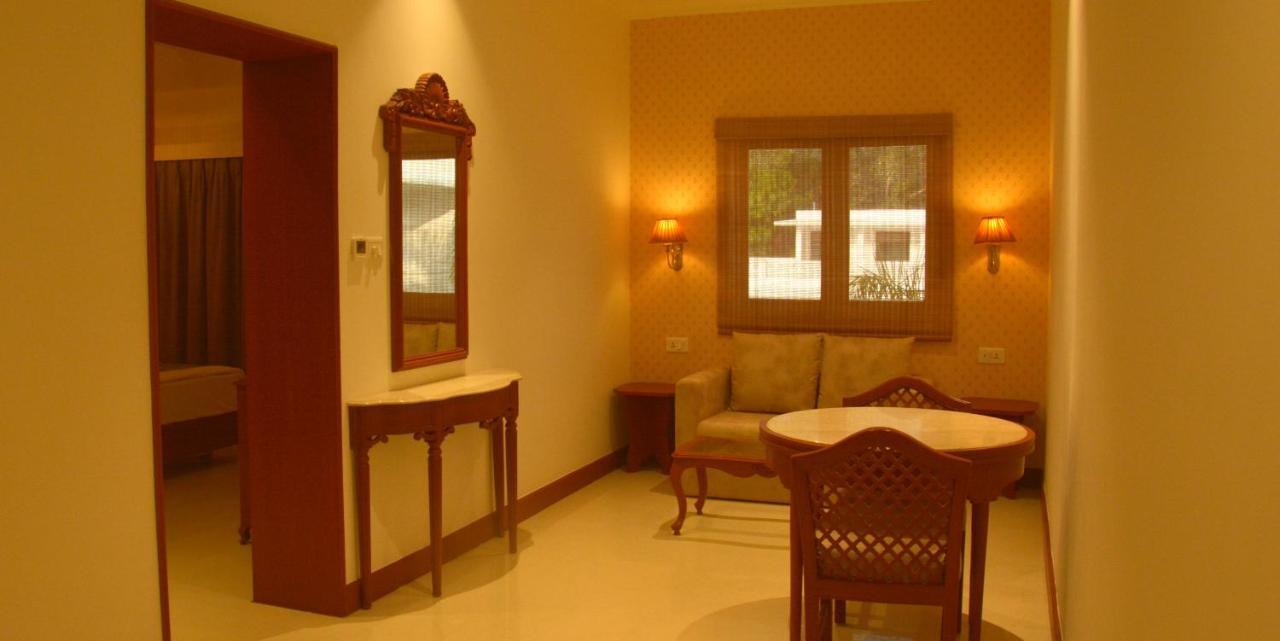 Hotel Chandela Khajuraho Luaran gambar