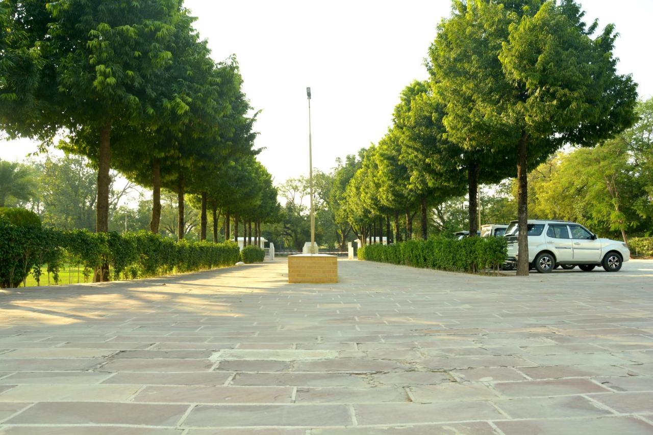 Hotel Chandela Khajuraho Luaran gambar
